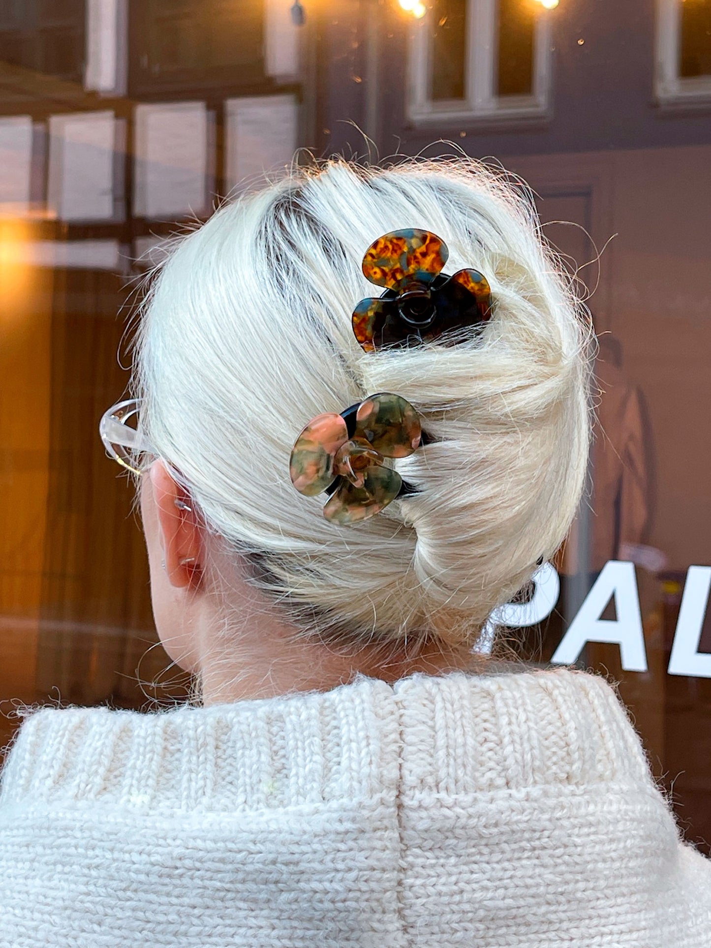 French Pin Brun Blomst