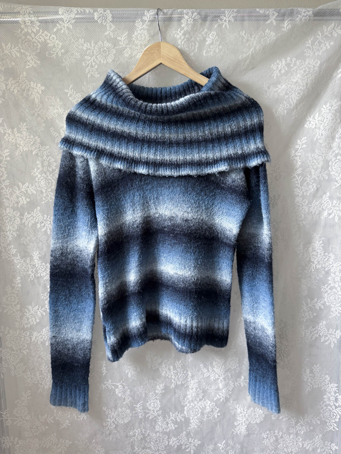 Blåstribet Off-shoulder Striktrøje