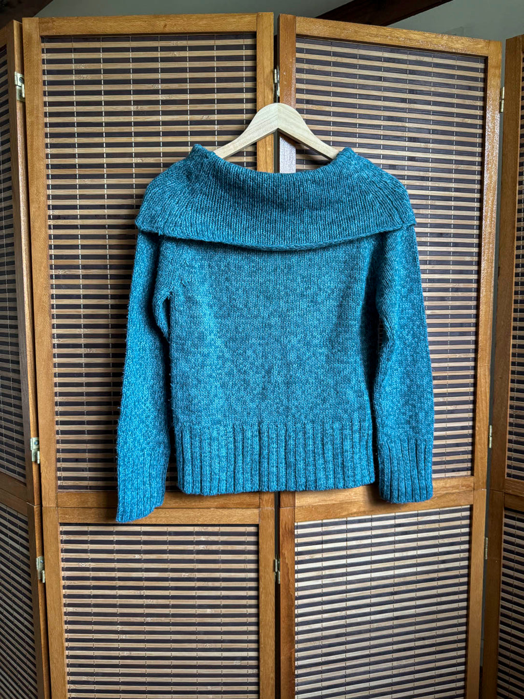 Off-shoulder Striktrøje