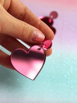 lyserøde plexi hjerte øreringe fra Saisall