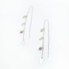 Colorfull strings øreringe fra Lulo Jewelry med lyse perler og sterling sølv