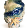 Julie Ebens Under The Sea keramik vase med forskellige detaljer fra bunden af havet