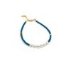 perlearmbånd med blå glasperler og små ferskvandsperler håndlavet af Lulo Jewelry