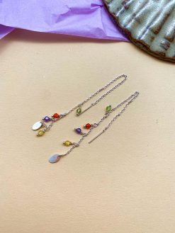 Colorfull strings øreringe fra Lulo Jewelry med forskellige perler og sterling sølv