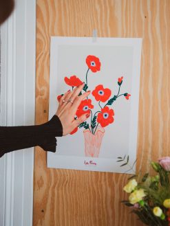 A3 plakat af en stor buket røde valmuer i en rød vase fra La Poire