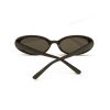 ovale solbriller med sort stel med sort glas.