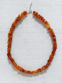 Amber necklace with large pieces of amber. The necklace is handmade at Palette26.