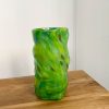 Grøn glasvase med konfetti fra Marie Retpen.