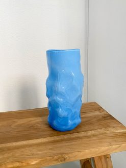 Stor lyseblå glasvase. Helt unik.